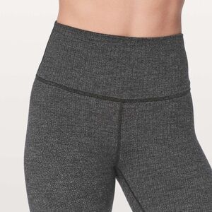 Lululemon Wunder Under Hi-Rise 7/8 Tight 25” size 2 in Heathered Black